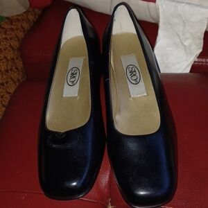 SRO heels, black, leather pump